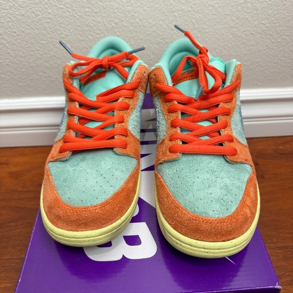 Nike SB Dunk Low Orange Emerald Rise Size 11 - Picture 2 of 10